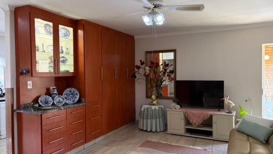 2 Bedroom Property for Sale in Miederpark North West